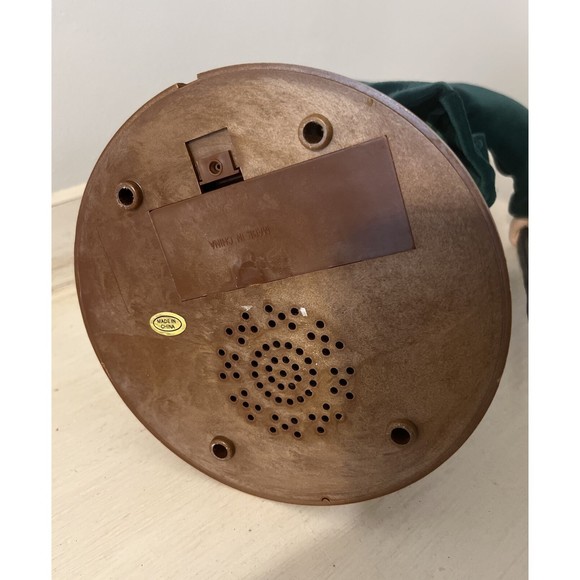 CELTIC IRISH Christmas SANTA Music Box Plays 8 Christmas Songs - Moves - Tested - Picture 6 of 7